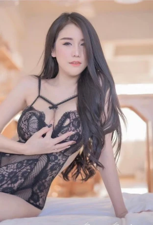 Olivia Liee — 1 / 5
