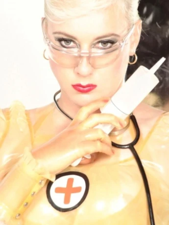 Domina Klinikerin Kaviar Diva Latex Schluessel Herrin Intox Queen — 3 / 5