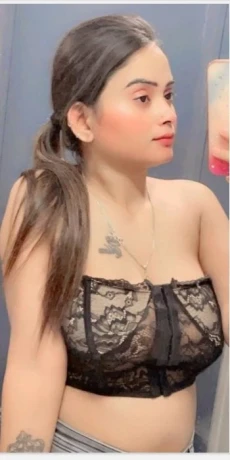 Roma Malhotra — 1 / 3