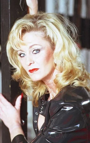 Lady Nadja — 1 / 4