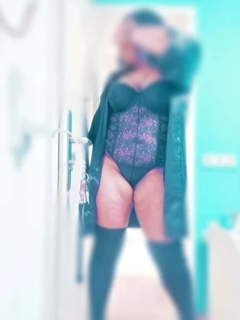 African Tamika — 2 / 3