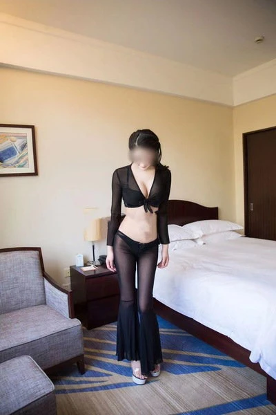 Kiki — 2 / 3