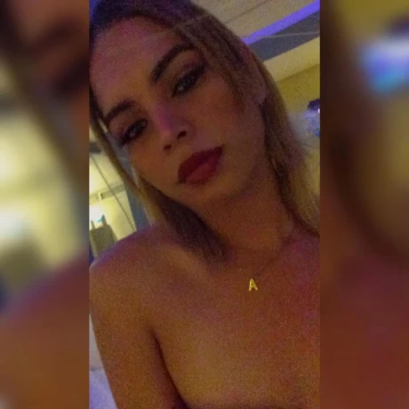 Amira Zambrano — 2 / 8