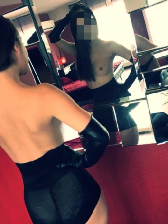 SexyMonikka — 2 / 4