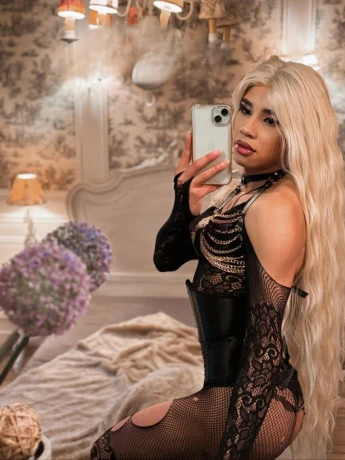 Emma Jolie — 7 / 12