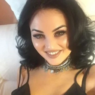 Tina Top, Escort, Istanbul