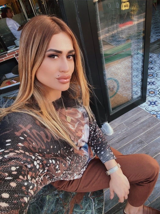 Ilona — 7 / 9