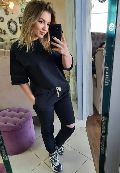 Ava — 3 / 4