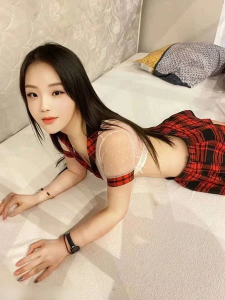 Sisi — 2 / 3
