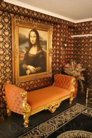 FRANZIS VILLA POMPÖS — 9 / 14