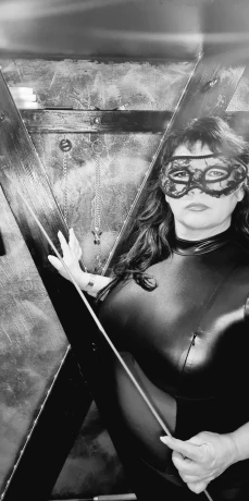 Domina Mara Luvee — 1 / 6