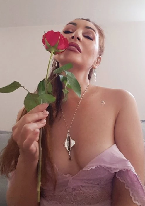 Laura Goddessoftouch — 7 / 12