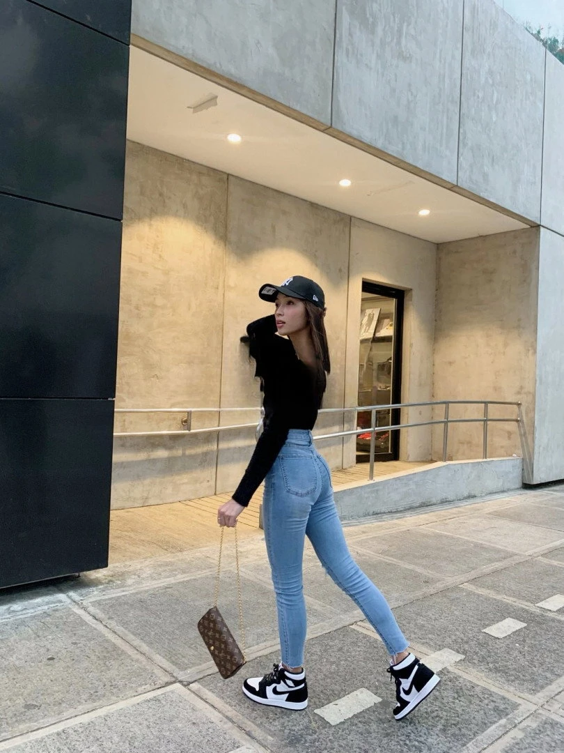Amanda Cy, Escort, Dubai