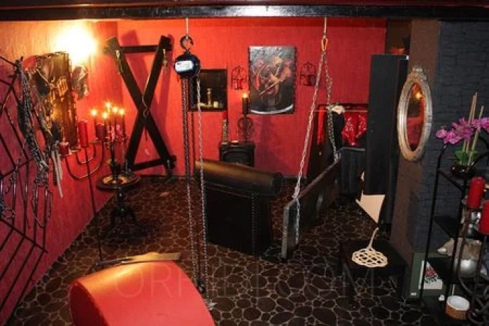 Lady Svenja — 3 / 6