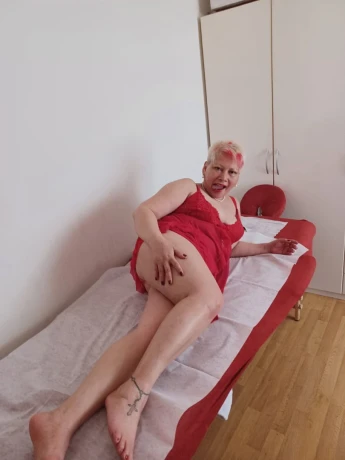 Masseurin Mit Magischen Haenden — 2 / 5