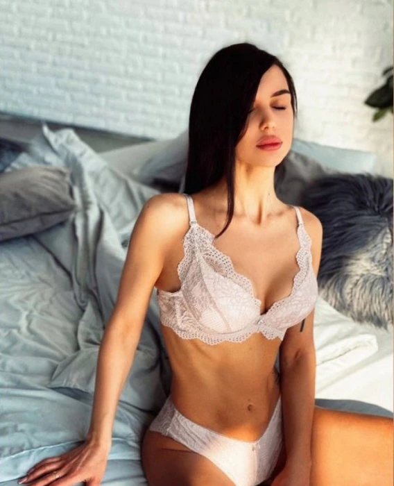 Adrianne — 2 / 3