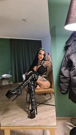 FETISCH-GÖTTIN XENA — 13 / 24