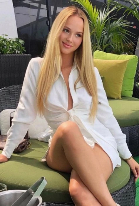Alina — 5 / 6