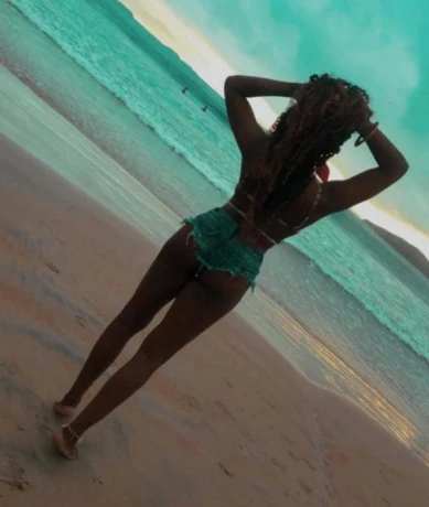 Hot black girl — 2 / 8