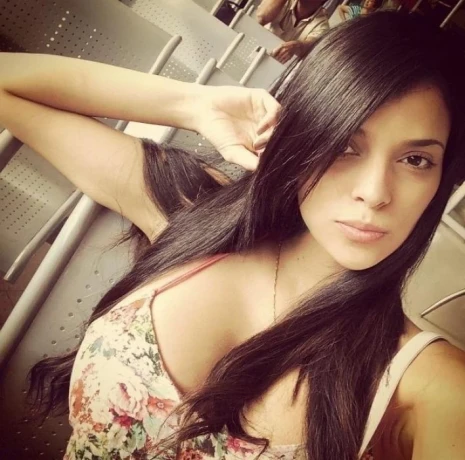 Lalique pinky — 6 / 9