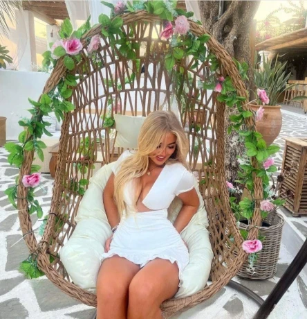 New In Town Party Girl — 3 / 4