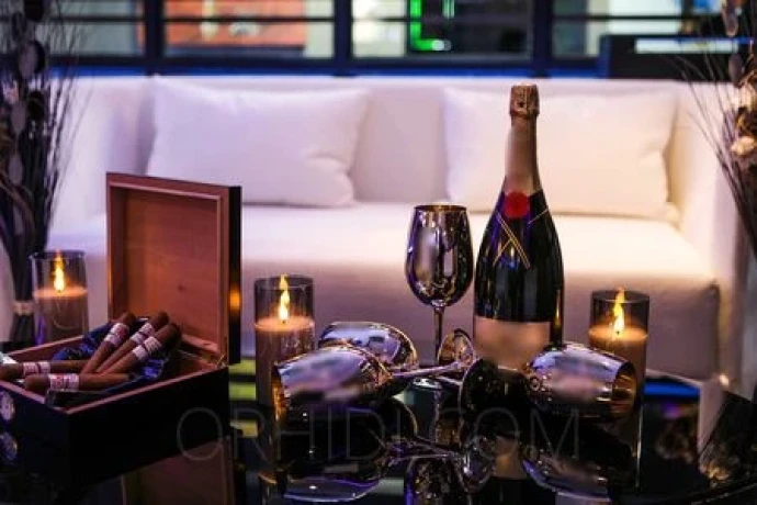 Charlies Hamburg — 17 / 18