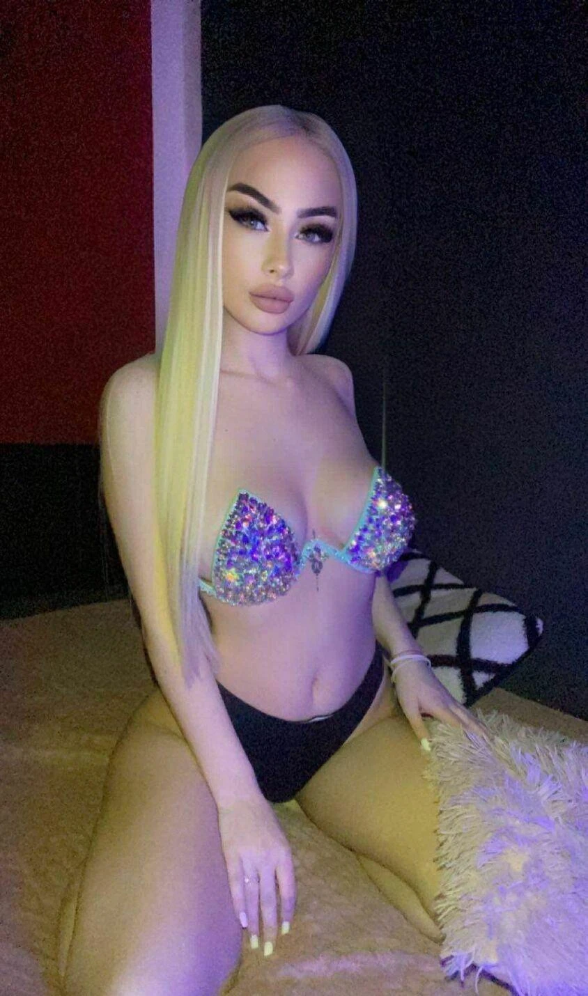 Alyys, Escort, Vienna