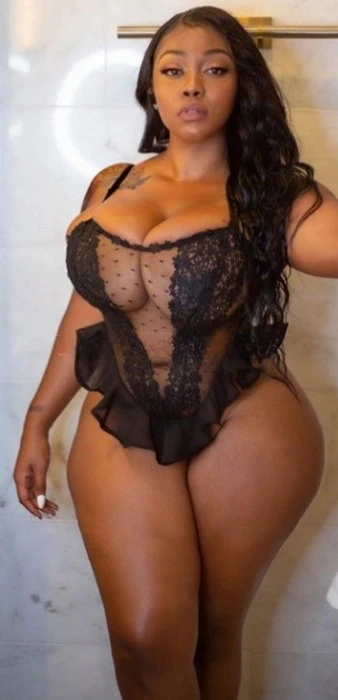 Nina, Escort, Ahmadi