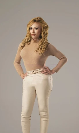 Alexandra Montenegro — 7 / 12