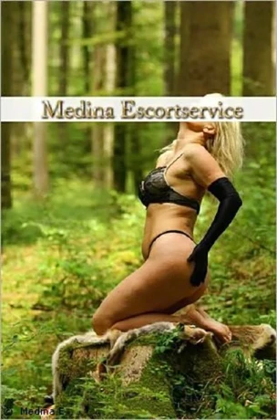 Julia (40) - Hot — 1 / 4