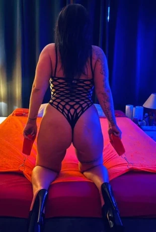 Curvy Sunny — 5 / 17