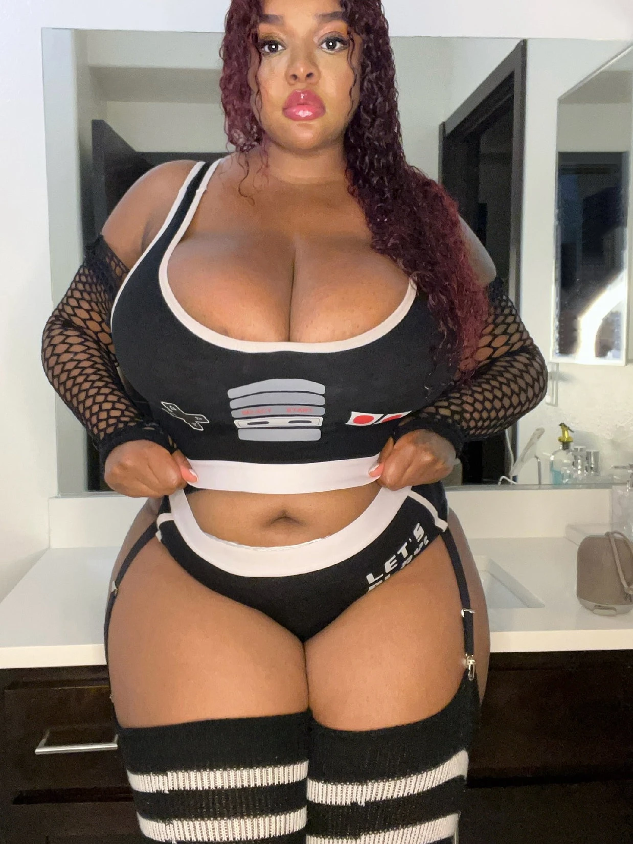 EBONY NIKITA XX — 2 / 4