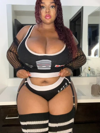 EBONY NIKITA XX — 2 / 4