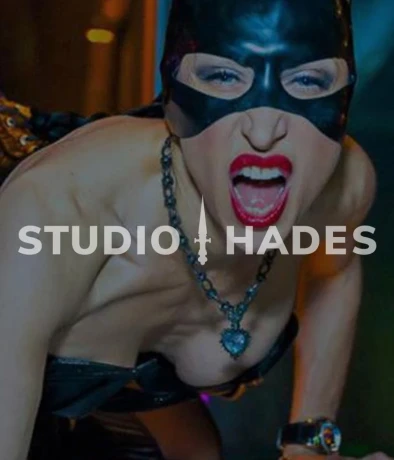 Domina Graefin Viola Beruehrbare Dominante Schweizerische Ver Fuehrung — 3 / 5