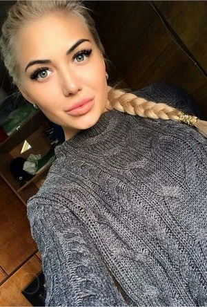 Alicia — 2 / 3