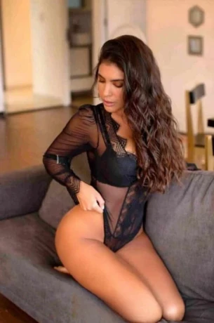 Laura Mercedes — 8 / 9