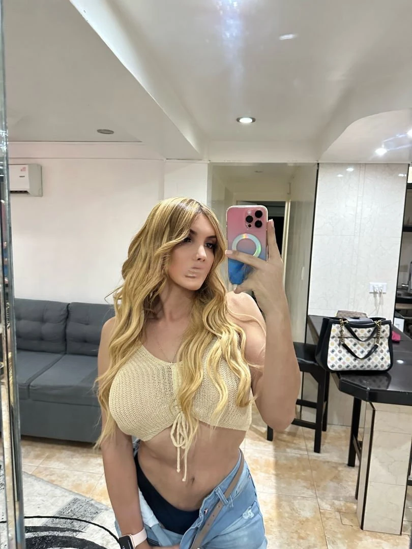 Valentina Smith — 5 / 12