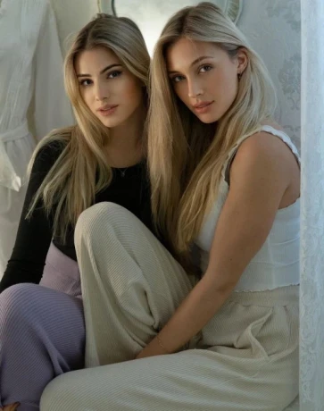 Trudy & Carmela "duo with girl" — 2 / 5