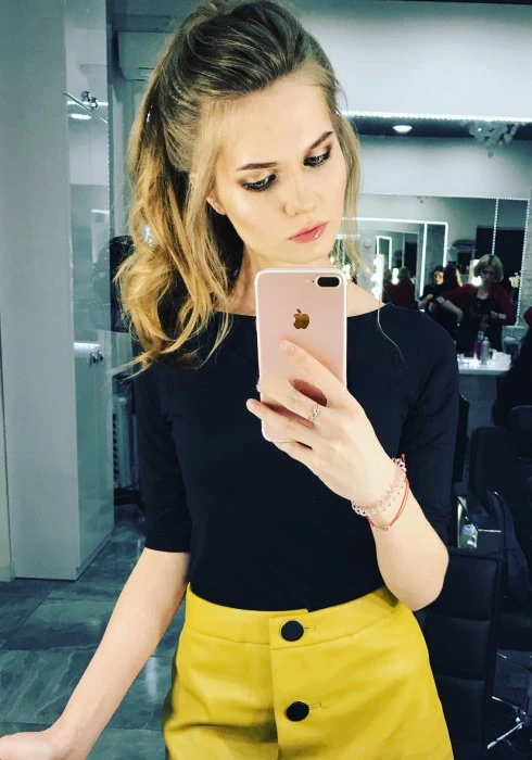 Tanya Grace — 2 / 4