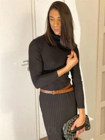 TV Emily Correa — 2 / 3