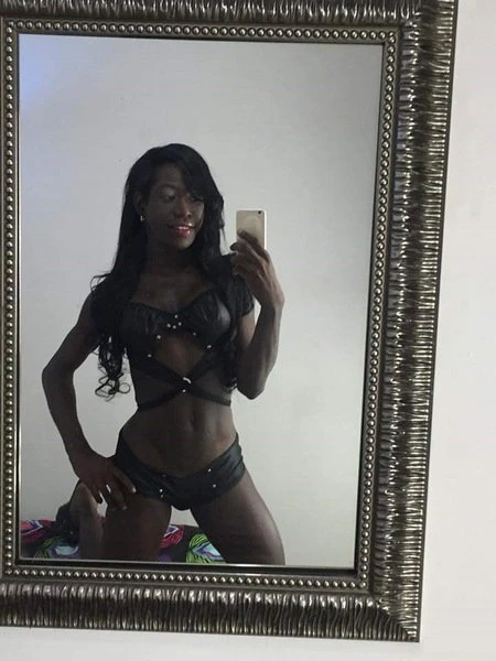 Ts Luana Black1 — 2 / 7