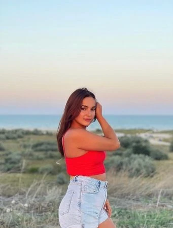Karina — 4 / 5