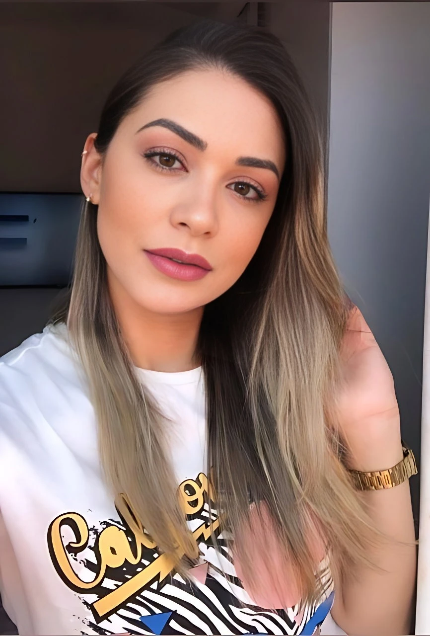Jamilly Araujo — 10 / 12