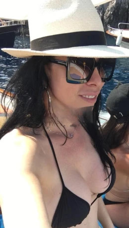 Rebecca Ts — 8 / 9