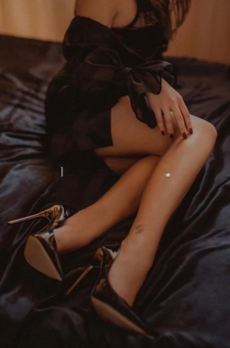 Lady Bondage — 3 / 9
