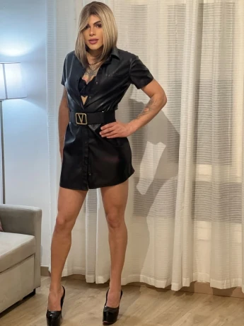 Camila Adams — 1 / 10