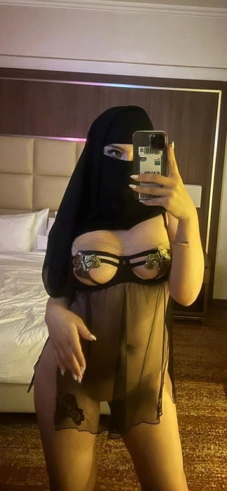 Latifa — 5 / 9