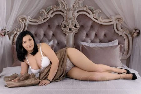 Emy, Escort, Großholbach