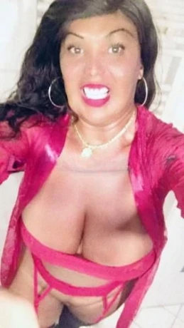 Naomi Oliveira — 6 / 12