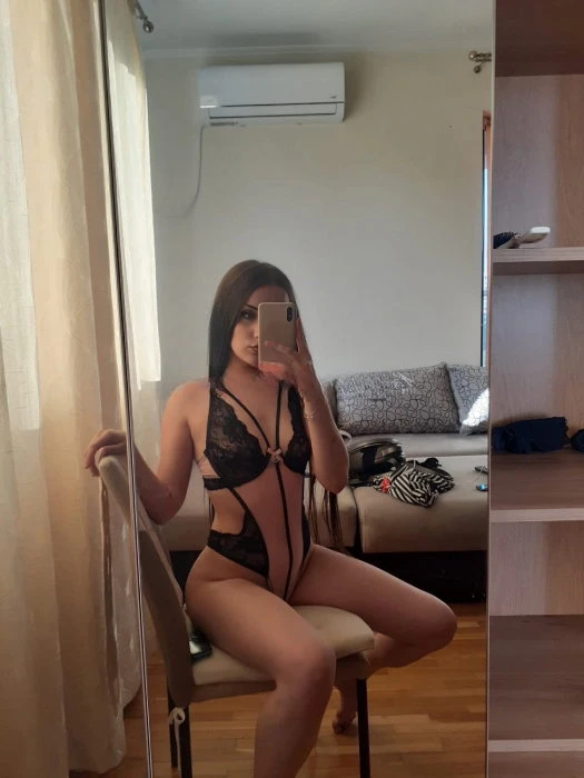 Ariana — 2 / 6